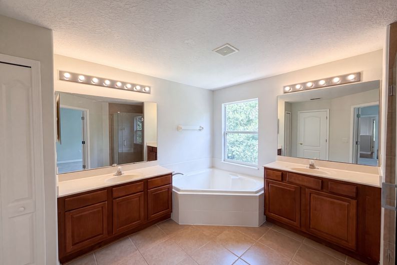 Photo 9 of 39 of 12706 Grovehurst Ave, Winter Garden, FL