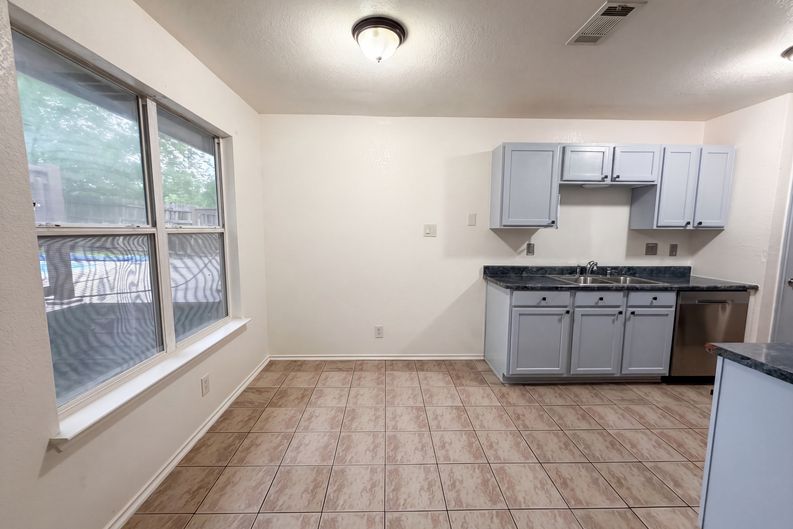 Photo 8 of 17 of 2708 Timberline Dr, Killeen, TX