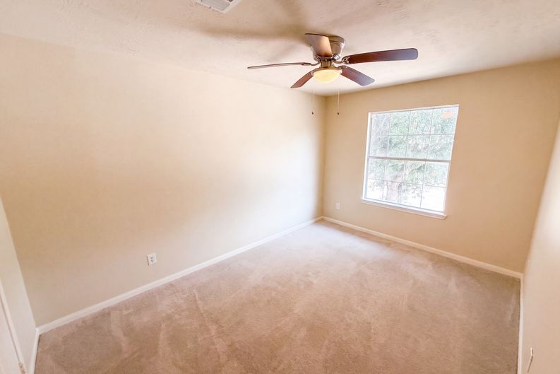 Photo 14 of 28 of 10250 Rolleston Ln, Houston, TX