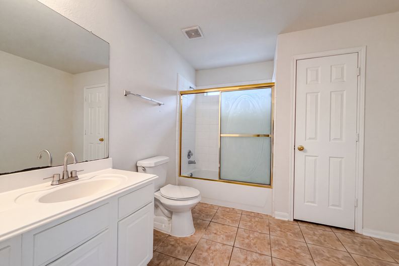 Photo 16 of 22 of 16519 Eaglewood Shadows Dr, Sugar Land, TX