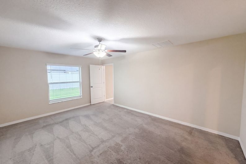 Photo 13 of 35 of 39693 Harvest Creek Ln, Zephyrhills, FL