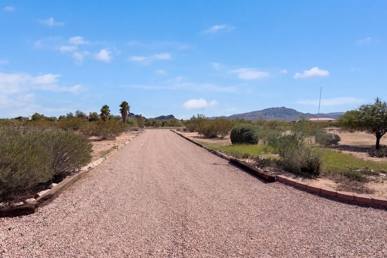 Photo 49 of 66 of 51340 W Iver Rd, Aguila, AZ