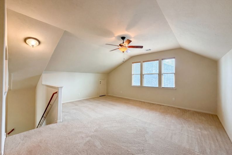 Photo 13 of 25 of 4710 Autumn Pine Ln, Houston, TX