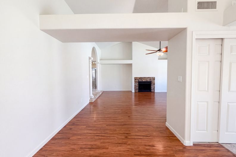 Photo 8 of 34 of 3906 E Amberwood Dr, Phoenix, AZ
