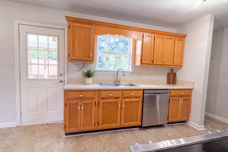 Photo 6 of 34 of 165 Pinewood Dr, Rock Spring, GA