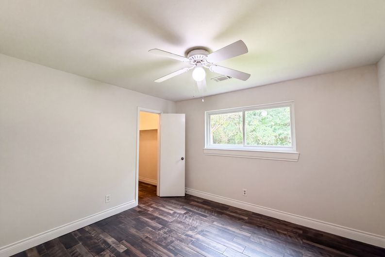 Photo 15 of 19 of 11614 Mile Dr, Houston, TX