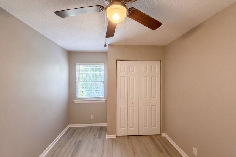 Photo 3 of 18 of 2219 Shadow Valley Rd, High Point, NC