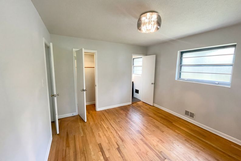 Photo 4 of 19 of 2855 Jerome Rd, Atlanta, GA