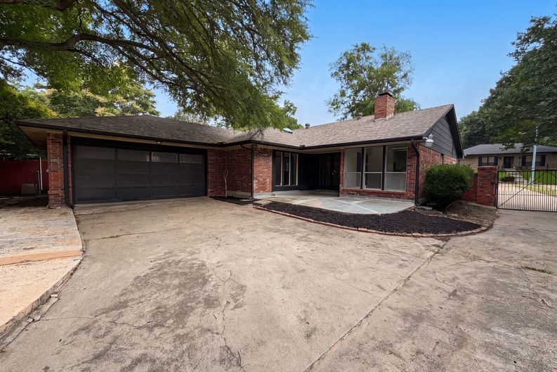 Photo 19 of 20 of 722 S Forest Ln, Duncanville, TX
