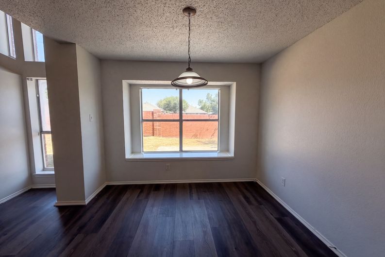 Photo 9 of 29 of 213 Cozy Ln, Cedar Hill, TX