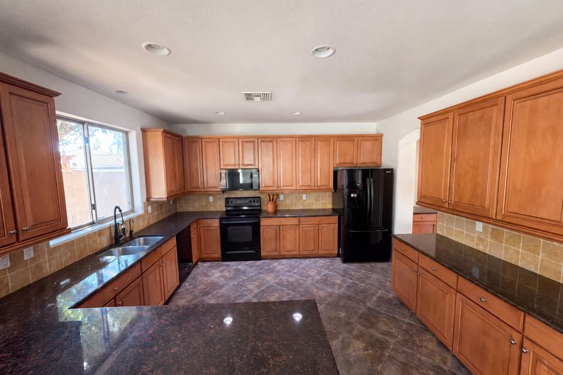Photo 6 of 64 of 15033 W Aster Dr, Surprise, AZ