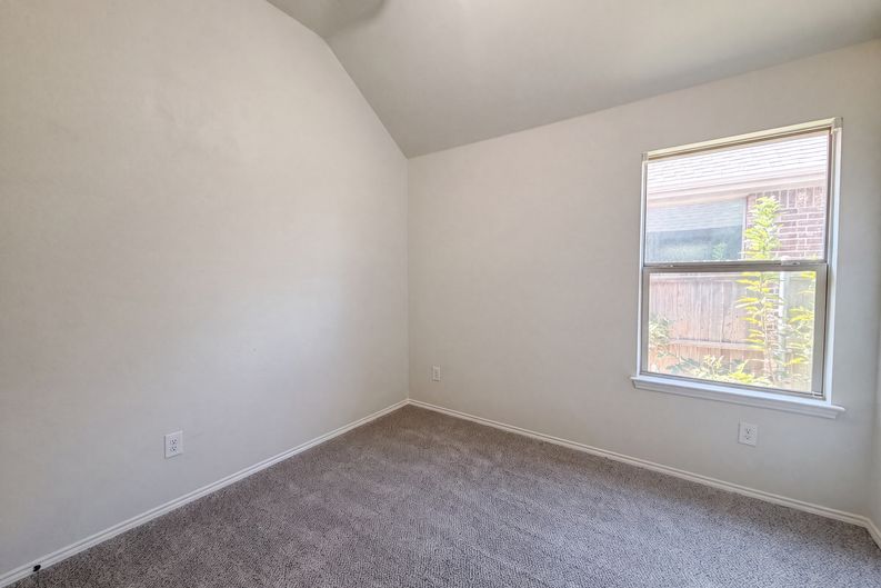 Photo 16 of 21 of 11920 Hassop Ln, Burleson, TX