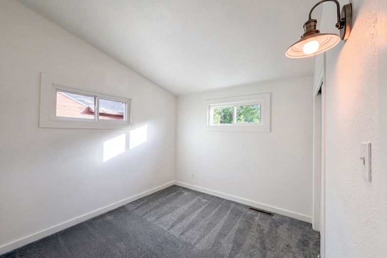 Photo 8 of 16 of 433 Sunnyside Ln, Longmont, CO