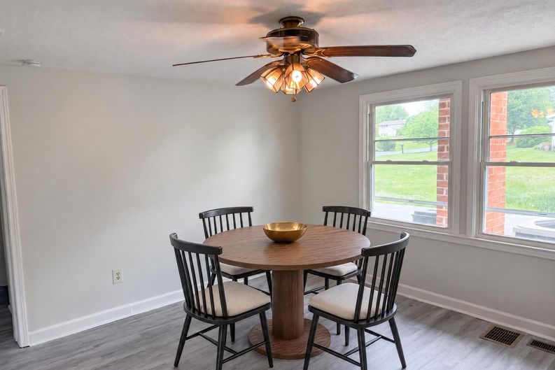 Photo 6 of 21 of 98 Grimes Dr, Martinsburg, WV