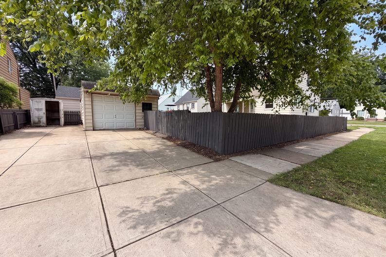 Photo 20 of 24 of 6437 Westminster Dr, Cleveland, OH