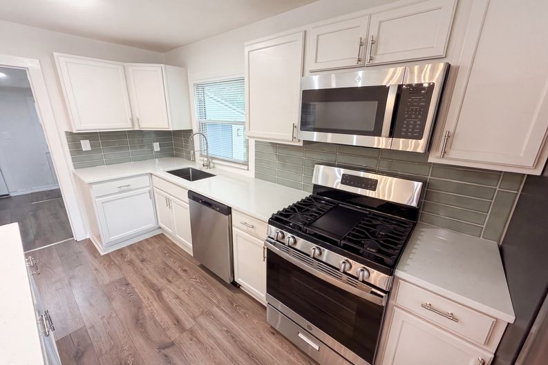 Photo 8 of 25 of 2225 Misty Ln SE, Smyrna, GA