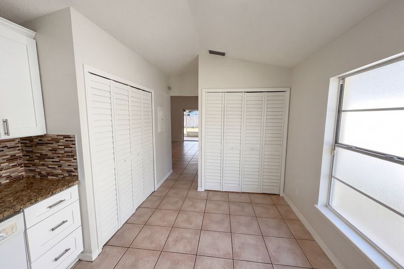 Photo 10 of 21 of 9814 Dean Cove Ln, Orlando, FL