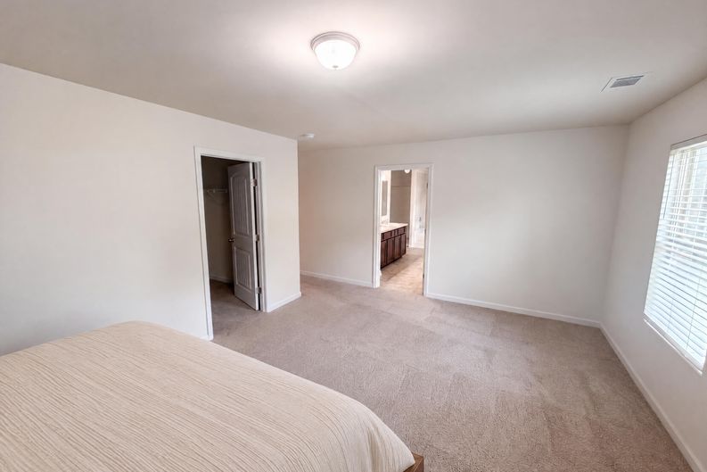 Photo 4 of 22 of 611 Dodson Lake Ct, Fairburn, GA