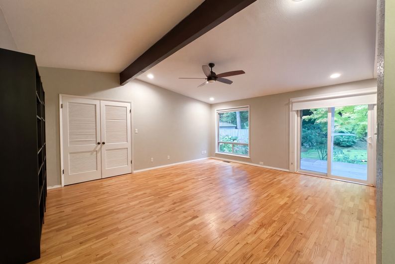 Photo 3 of 25 of 10401 NE 130th St, Kirkland, WA