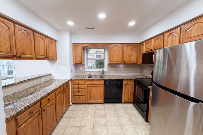 Photo 6 of 27 of 8509 Ivoryton Way, Montgomery Village, MD