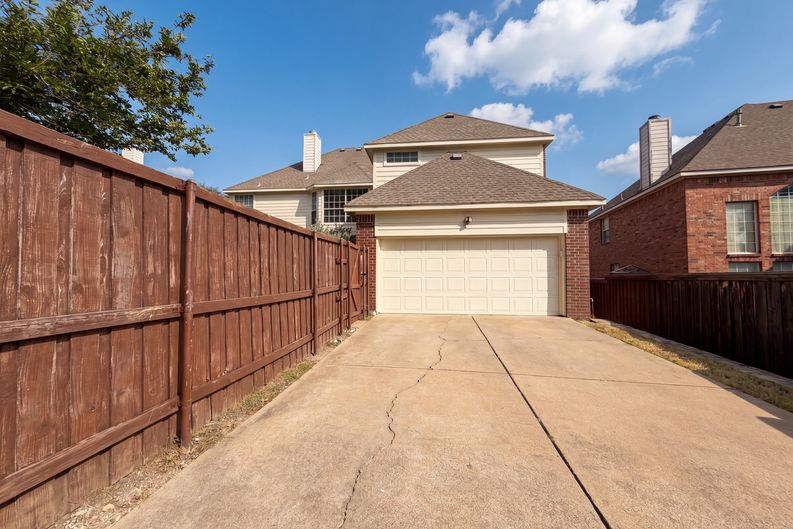 Photo 30 of 33 of 1429 Greenbriar Dr, Allen, TX