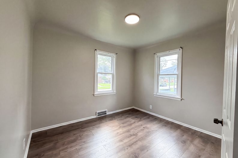 Photo 6 of 20 of 6455 Norborne Ave, Dearborn Heights, MI