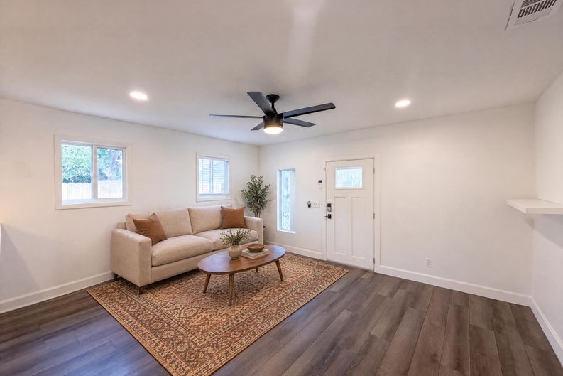 Photo 7 of 15 of 212 W Hiawatha St, Tampa, FL