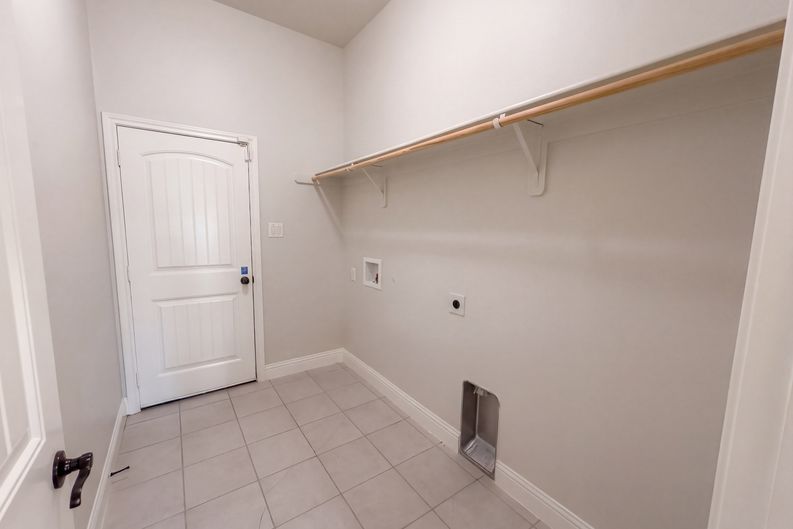 Photo 18 of 20 of 130 Red Pine Dr, Red Oak, TX
