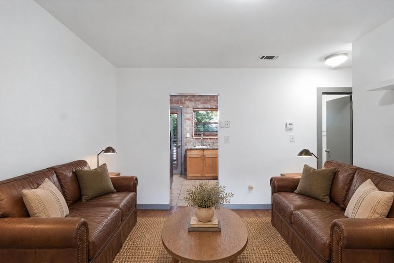 Photo 4 of 17 of 561 Formwalt St SW, Atlanta, GA