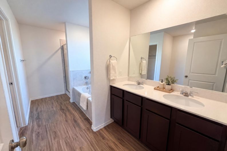 Photo 11 of 28 of 300 Arnage Dr, Hutto, TX