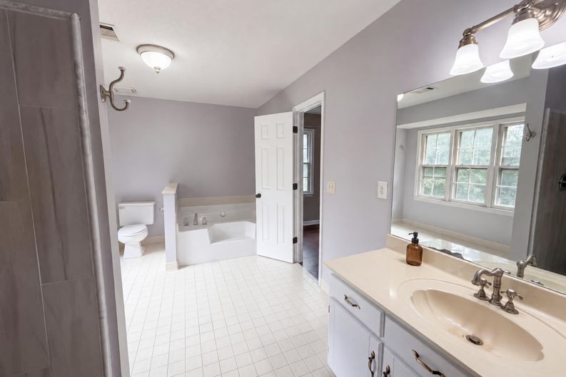 Photo 18 of 31 of 3795 Churchill Dr, Marietta, GA