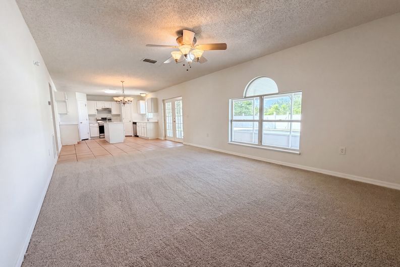 Photo 4 of 26 of 2158 Willesdon Dr W, Jacksonville, FL