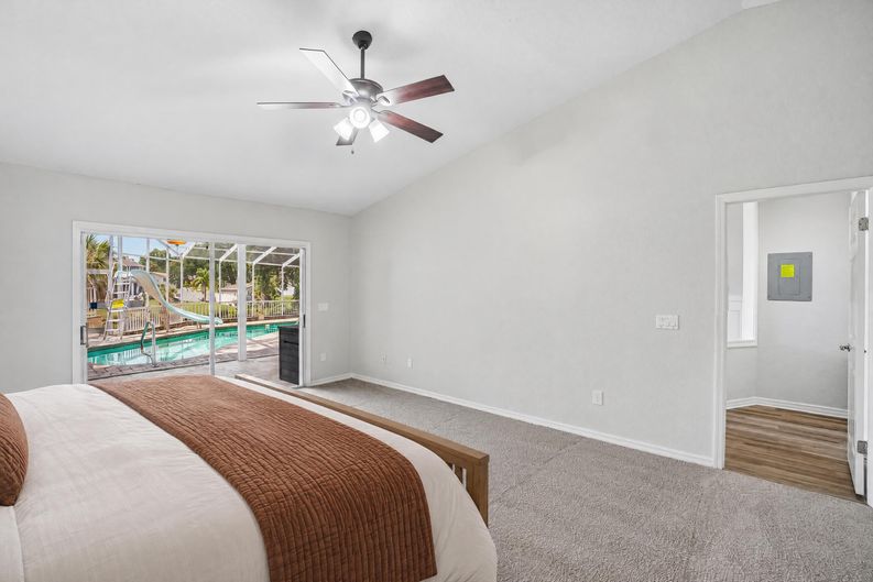 Photo 31 of 63 of 5609 Executive Dr, New Port Richey, FL