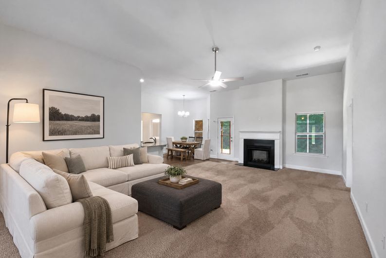Photo 3 of 29 of 1037 Yorkshire Dr, Griffin, GA
