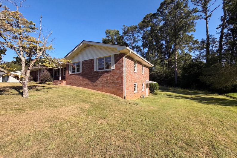 Photo 27 of 34 of 3091 Beechwood Dr, Lithia Springs, GA