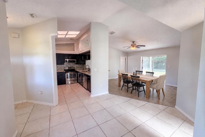 Photo 3 of 30 of 11339 Stacy St, Spring Hill, FL