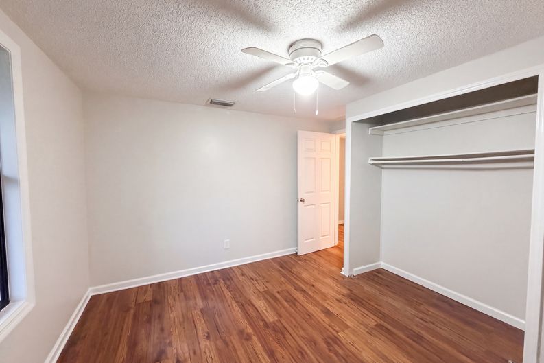 Photo 11 of 20 of 3004 Hunkin Cir, Deltona, FL