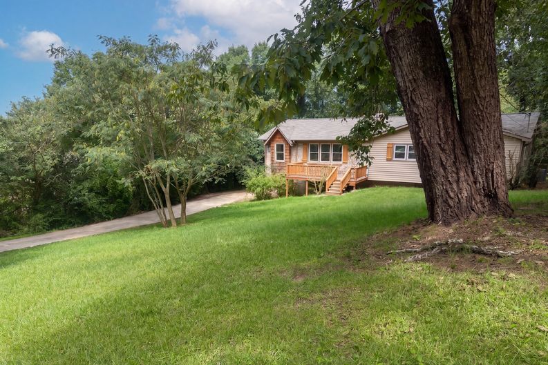 Photo 16 of 56 of 4676 Fairway Dr, Pinson, AL