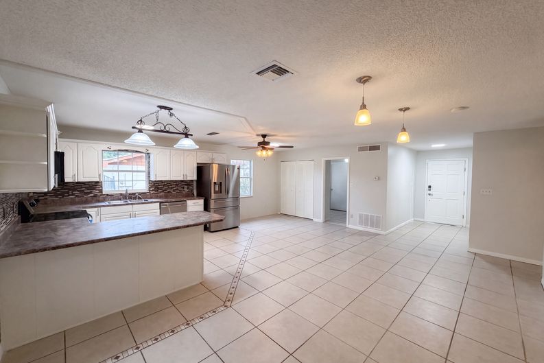 Photo 3 of 38 of 904 Spring Creek Dr, Ocoee, FL