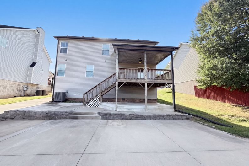 Photo 5 of 28 of 3208 Timberdale Dr, Clarksville, TN