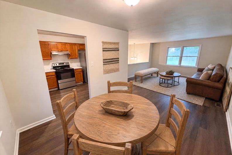 Photo 9 of 28 of 6409 Tivoli Ct, Charlotte, NC