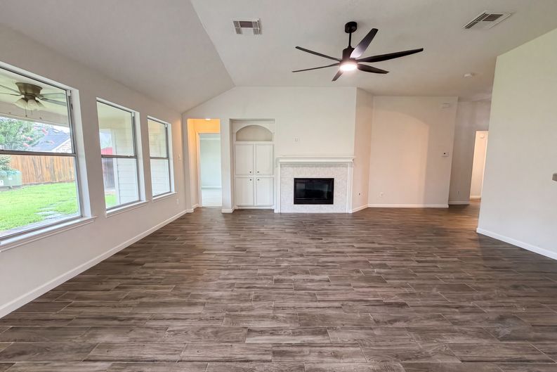 Photo 9 of 21 of 2127 Hannover Way, Spring, TX