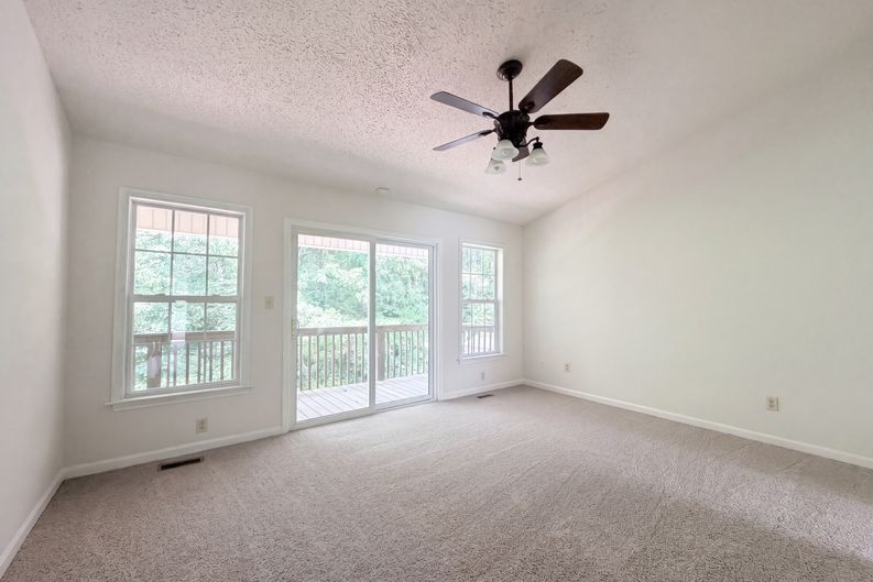 Photo 4 of 17 of 221 Grandview Dr, Statesville, NC