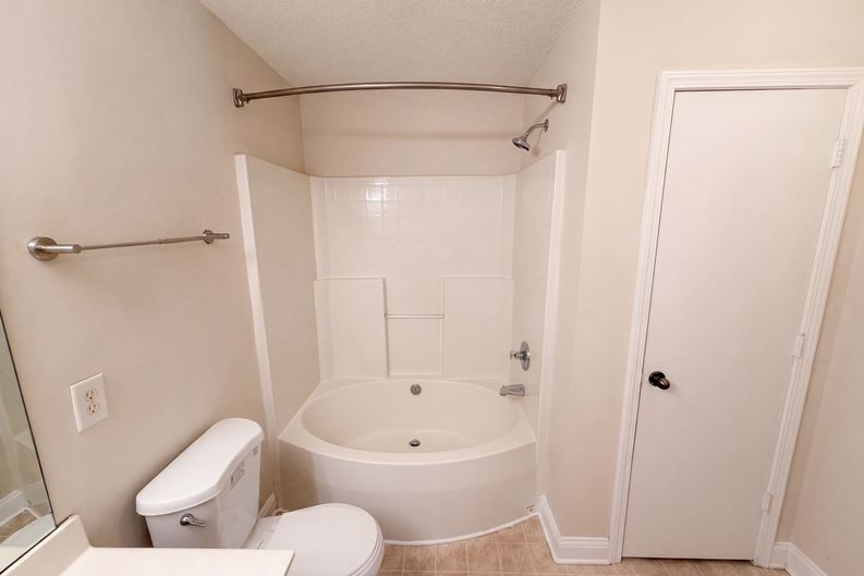 Photo 18 of 25 of 14021 Pinyon Pine Ln, Charlotte, NC