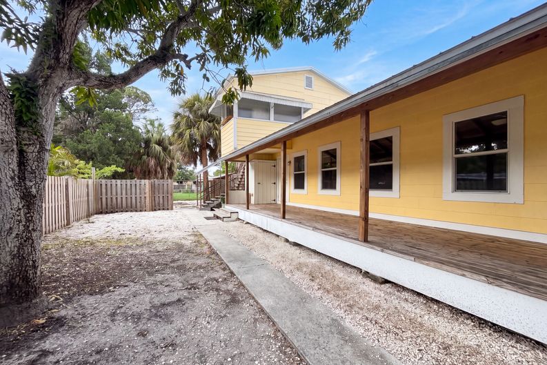 Photo 23 of 29 of 2231 9th Ave W, Bradenton, FL
