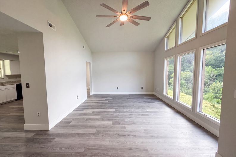 Photo 3 of 22 of 1430 Hawk Ln, Seymour, TN