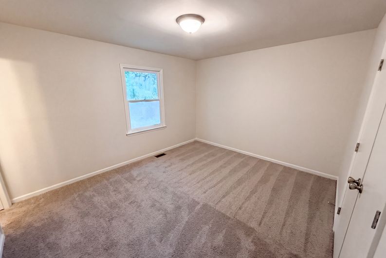 Photo 16 of 28 of 6409 Tivoli Ct, Charlotte, NC
