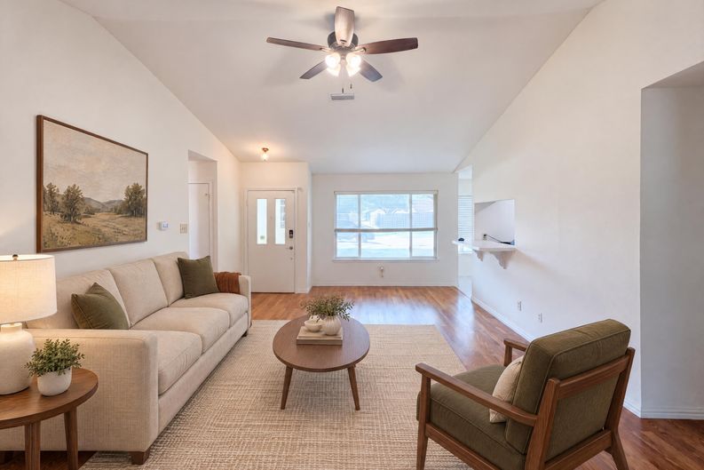 Photo 4 of 15 of 2739 April Hill Ln, Dallas, TX
