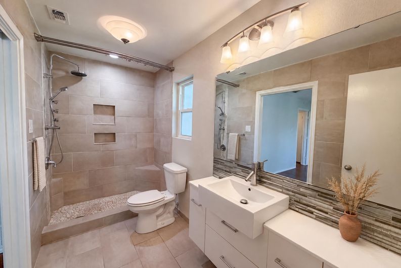 Photo 10 of 18 of 502 Anice Ln, Euless, TX