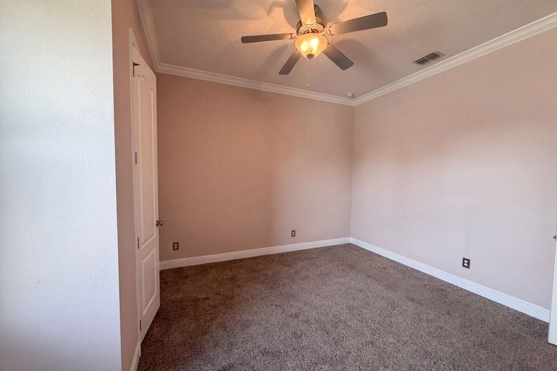 Photo 13 of 29 of 918 Blackthorn Dr, Apopka, FL